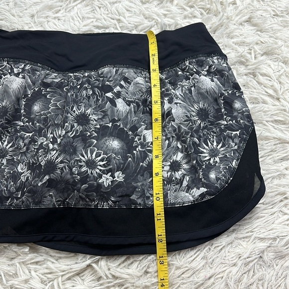 Lululemon Hotty Hot Skirt *4-way Stretch Flowabunga Black Angel Wing / Black - Picture 2 of 9